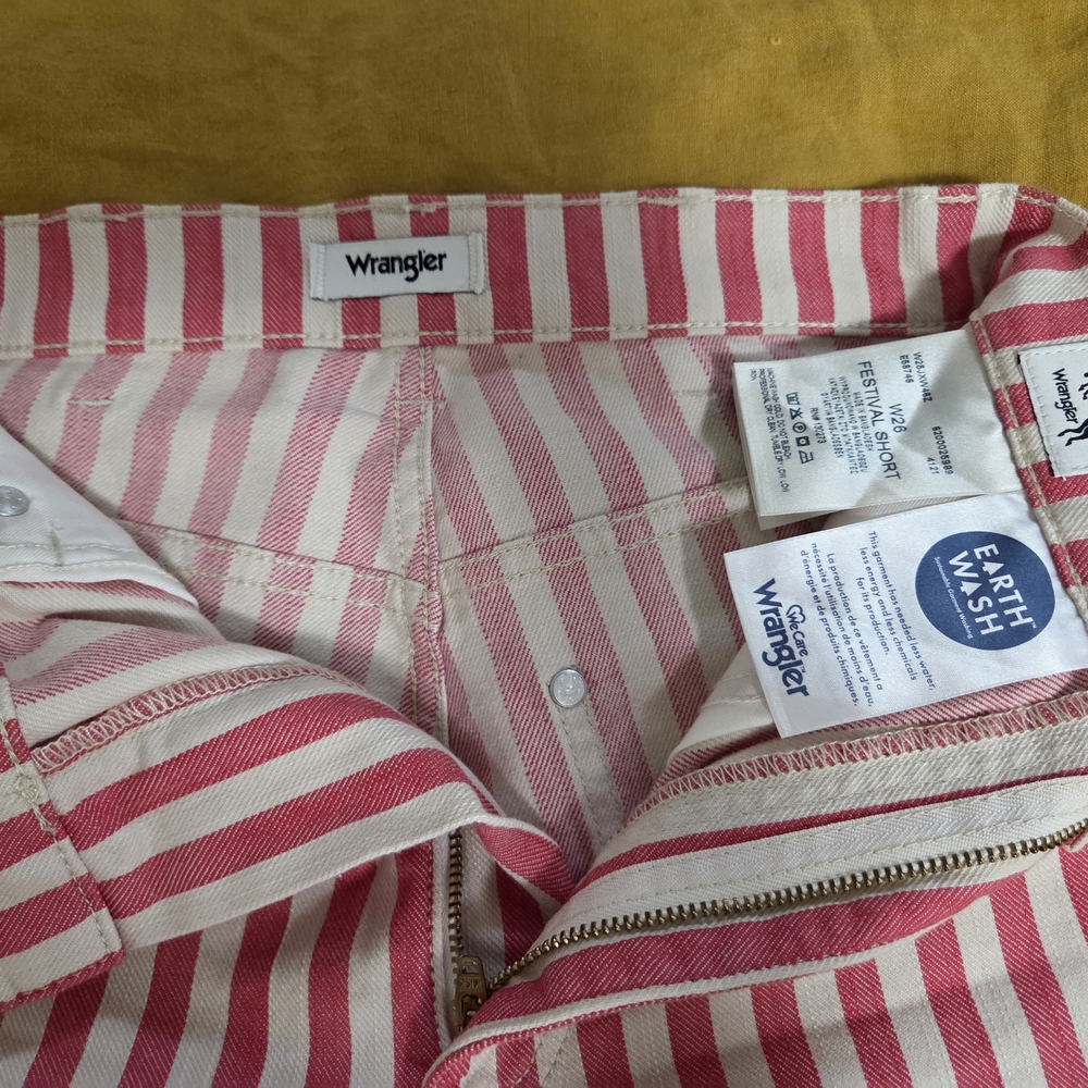 Wrangler High Waist Pink and White Shorts - Picture 3 of 10